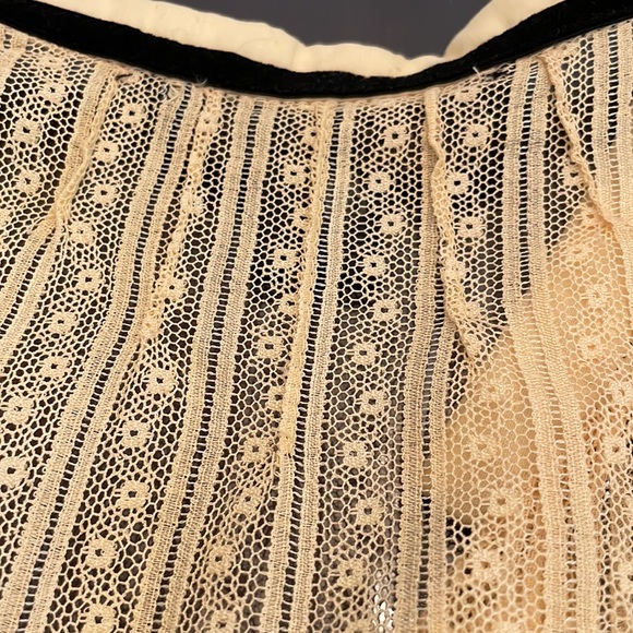 Marc Jacobs Vintage Lace shirt with black velvet trim - Picture 12 of 12